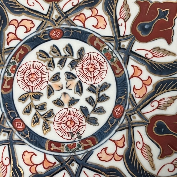 Gold Imari Hand Painted Red and Blue Japanese Collector Plate 9 3/4" Gold trim - Picture 6 of 9